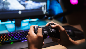 What Makes Online  Gaming Different From Other Games